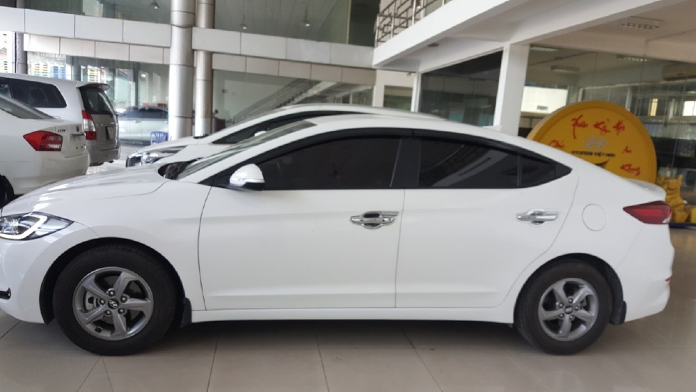 Bán Elantra MT 2017, màu trắng, đúng chất, biển TP, giá TL, hổ trợ góp