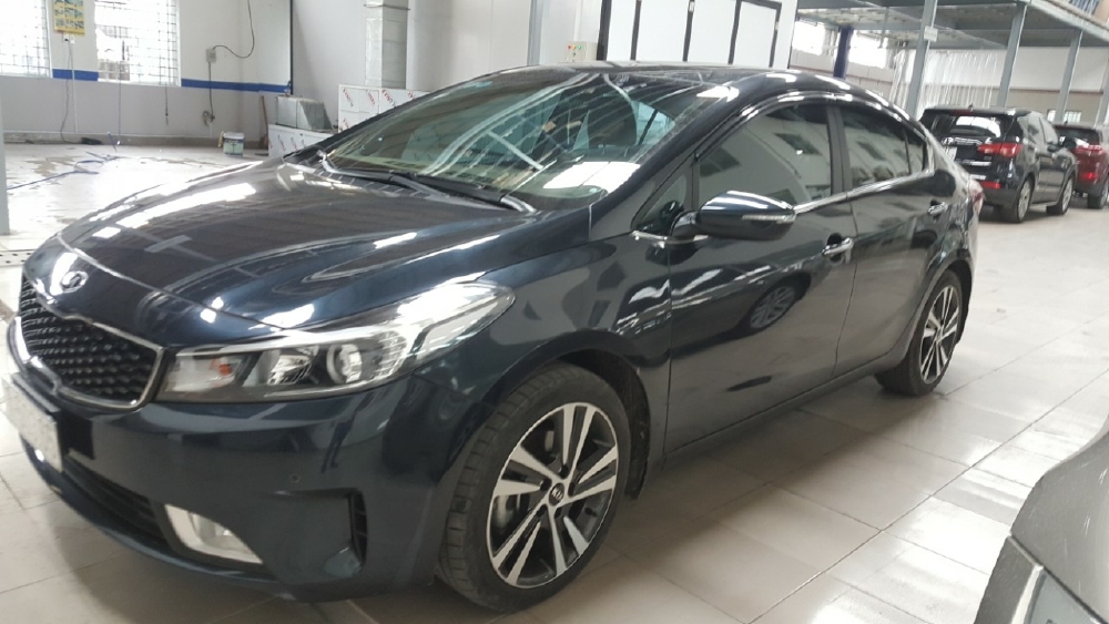 Bán Kia Cerato 1.6AT màu xanh đá số tự động sản xuất 2018 biển Bình Dương đi 12000km