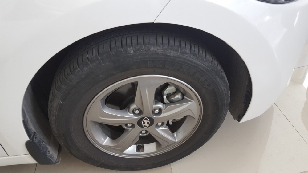 Bán Elantra MT 2017, màu trắng, đúng chất, biển TP, giá TL, hổ trợ góp