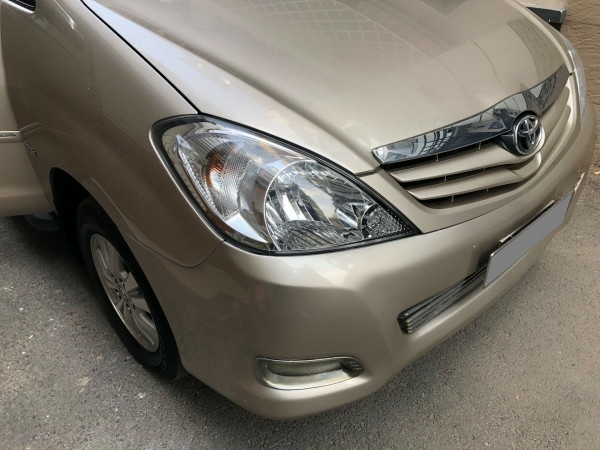Gia đình cần bán Toyota Innova G SR 2010, số sàn, màu vàng cát