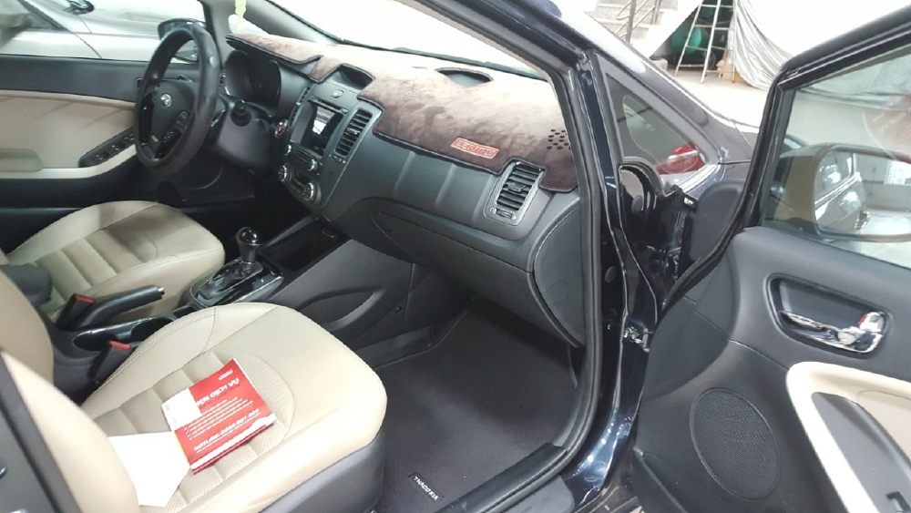 Bán Kia Cerato 1.6AT màu xanh đá số tự động sản xuất 2018 biển Bình Dương đi 12000km
