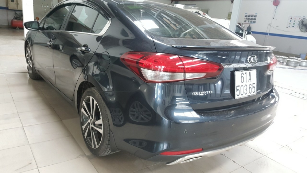 Bán Kia Cerato 1.6AT màu xanh đá số tự động sản xuất 2018 biển Bình Dương đi 12000km
