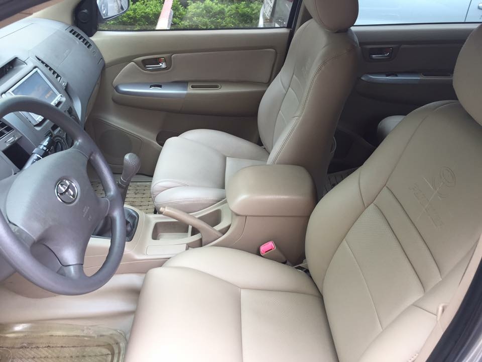 Gia đình cần bán Fortuner 2009, số sàn, máy dầu, màu bạc, gia đình sử dụng kỷ
