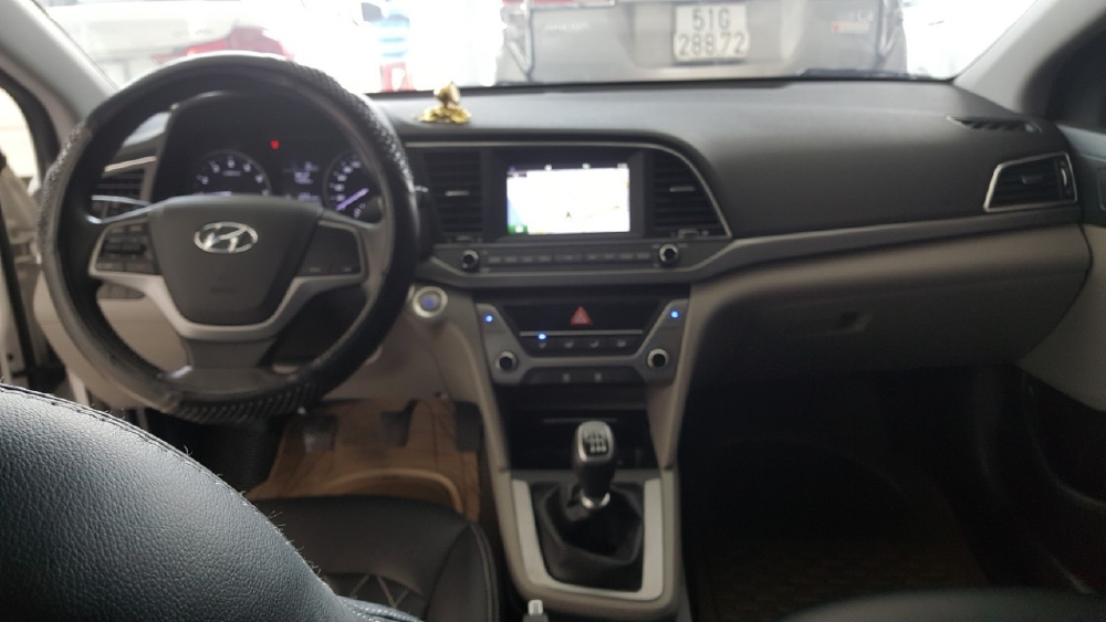 Bán Elantra MT 2017, màu trắng, đúng chất, biển TP, giá TL, hổ trợ góp
