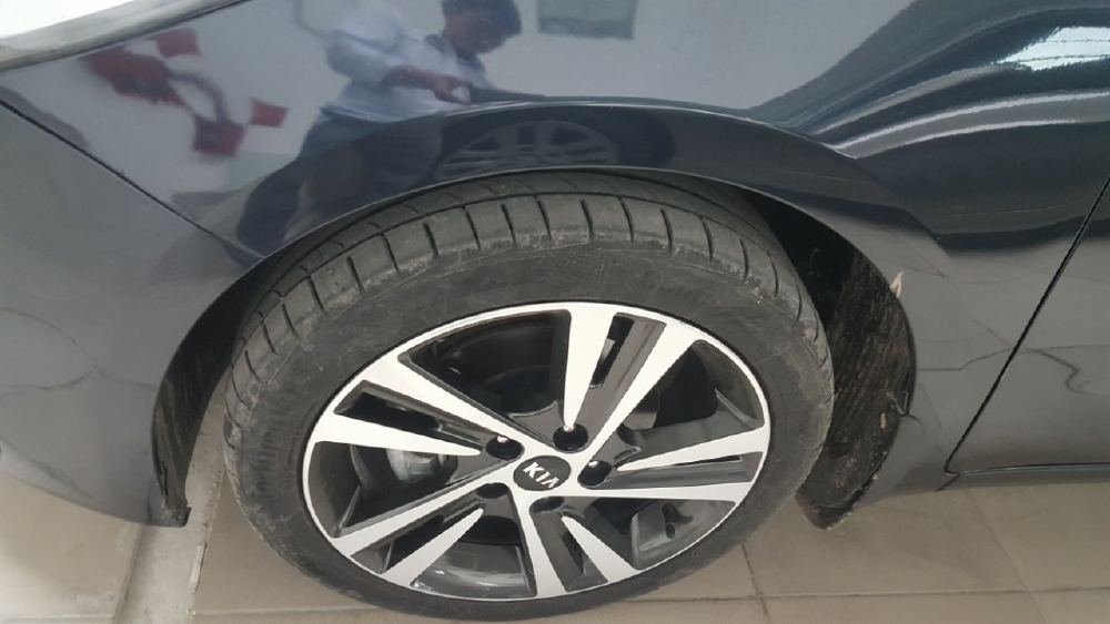 Bán Kia Cerato 1.6AT màu xanh đá số tự động sản xuất 2018 biển Bình Dương đi 12000km