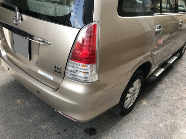 Gia đình cần bán Toyota Innova G SR 2010, số sàn, màu vàng cát