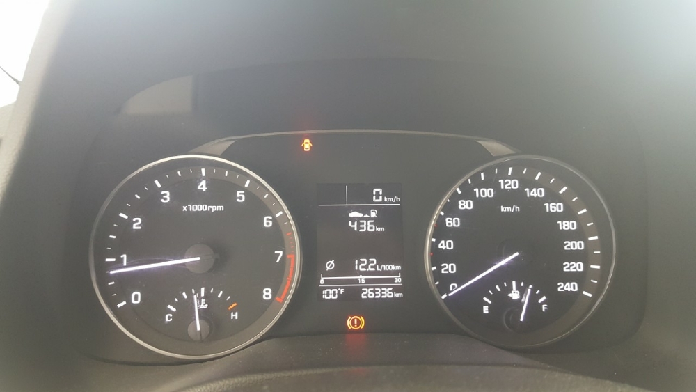 Bán Hyundai Elantra GLS 1.6MT màu trắng số sàn sản xuất 2017 biển Sài Gòn xe đẹp đi ít