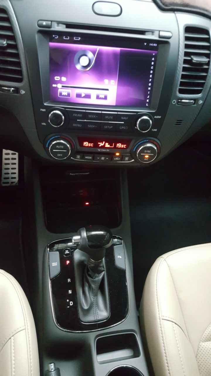 Bán Kia Cerato 1.6AT màu xanh đá số tự động sản xuất 2018 biển Bình Dương đi 12000km