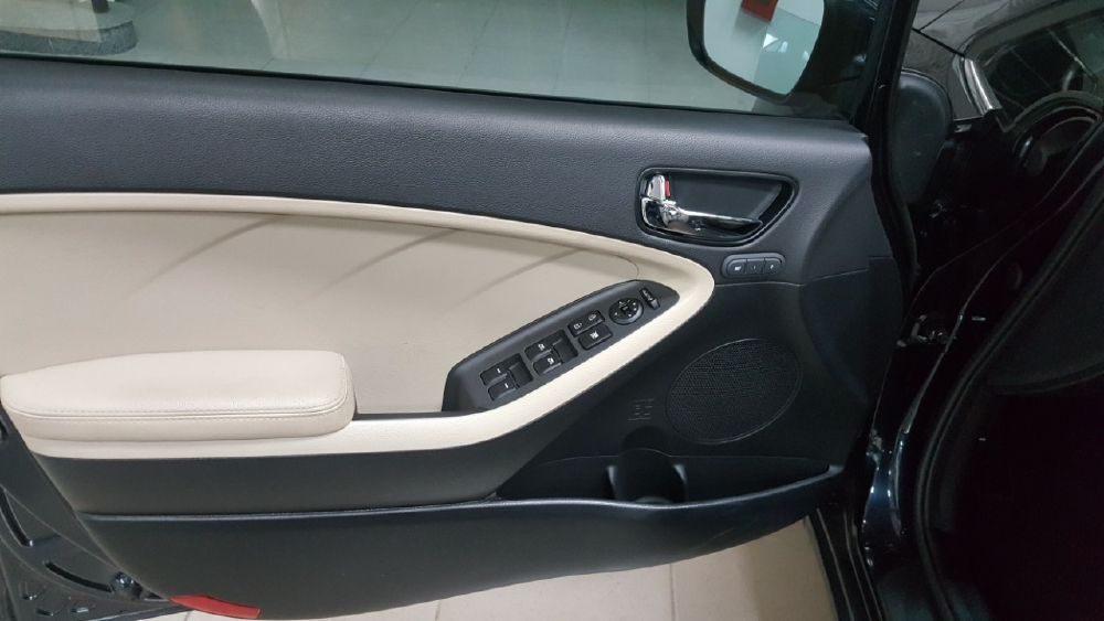 Bán Kia Cerato 1.6AT màu xanh đá số tự động sản xuất 2018 biển Bình Dương đi 12000km