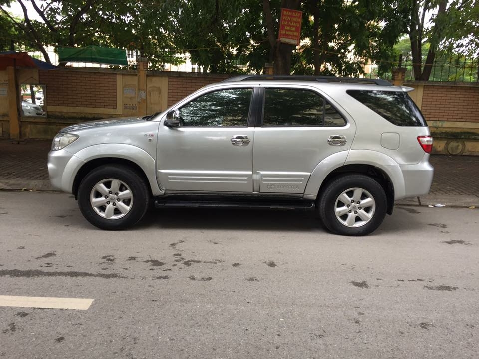 Gia đình cần bán Fortuner 2009, số sàn, máy dầu, màu bạc, gia đình sử dụng kỷ