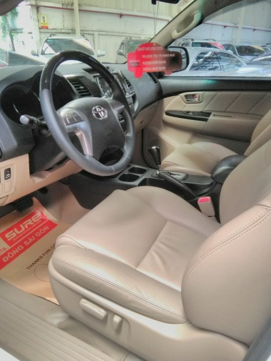 Bán xe Fortuner TRD đời 2016, trắng gin chỉ mới chạy được 17233km , bảo hành Toyota Đông Sài Gòn và hổ trợ trả góp