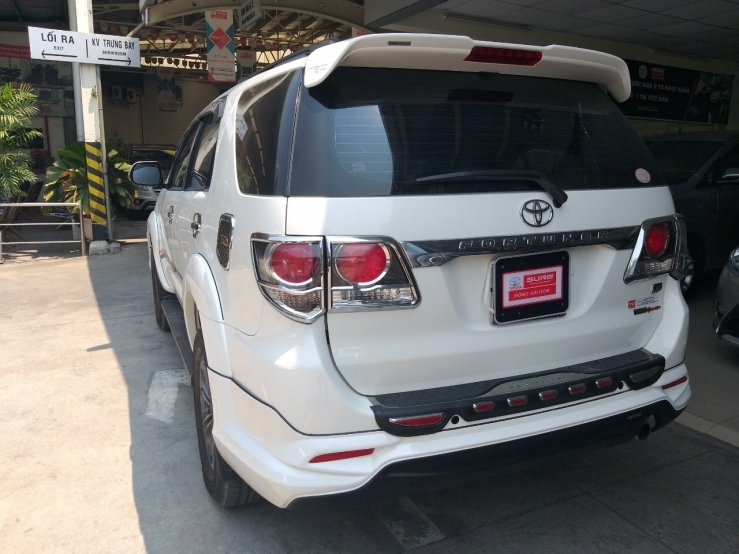 Bán xe Fortuner TRD đời 2016, trắng gin chỉ mới chạy được 17233km , bảo hành Toyota Đông Sài Gòn và hổ trợ trả góp