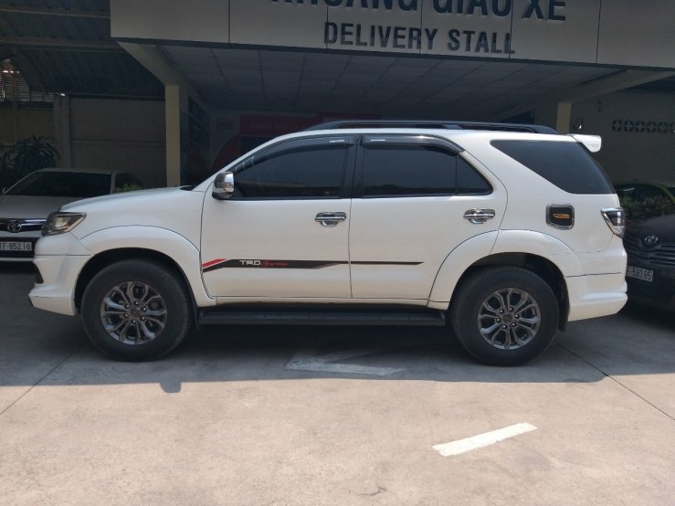 Bán xe Fortuner TRD đời 2016, trắng gin chỉ mới chạy được 17233km , bảo hành Toyota Đông Sài Gòn và hổ trợ trả góp