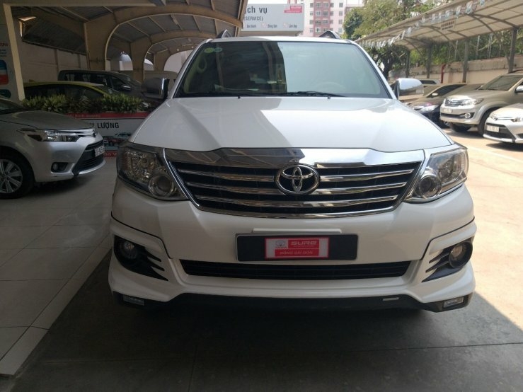 Bán xe Fortuner TRD đời 2016, trắng gin chỉ mới chạy được 17233km , bảo hành Toyota Đông Sài Gòn và hổ trợ trả góp