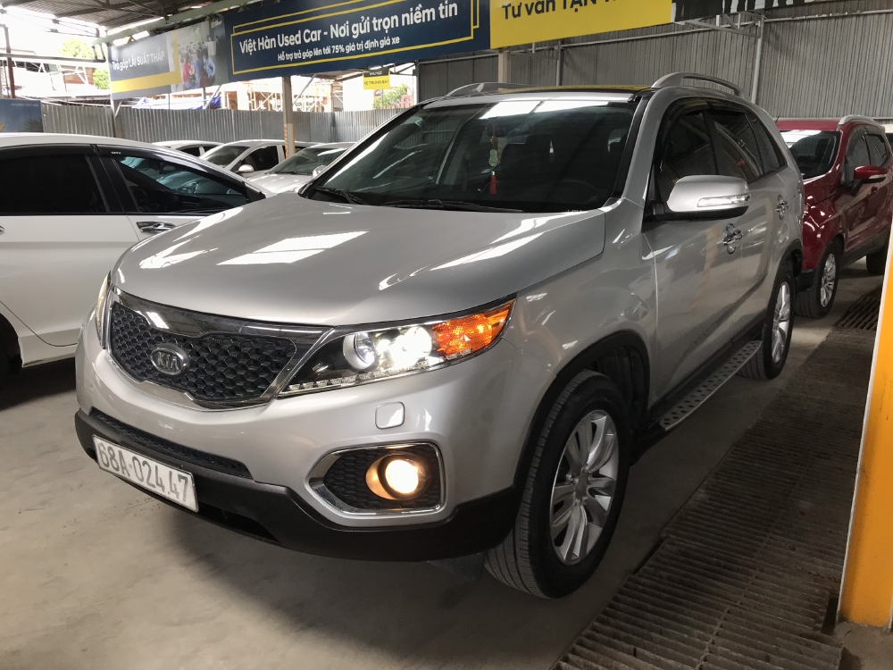 Bán Kia Sorento 2.4MT màu bạc số sàn 7 chỗ máy xăng sản xuất 2012 full options