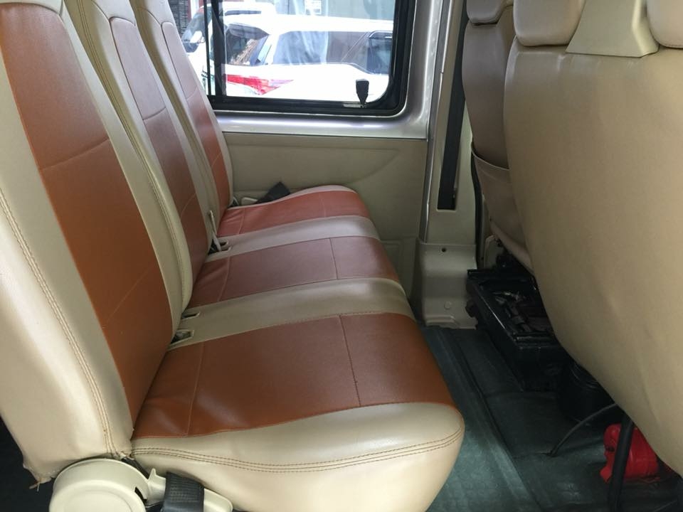 Bán Ford Transit 2017 máy dầu màu ghi bạc xe đi 2000 km