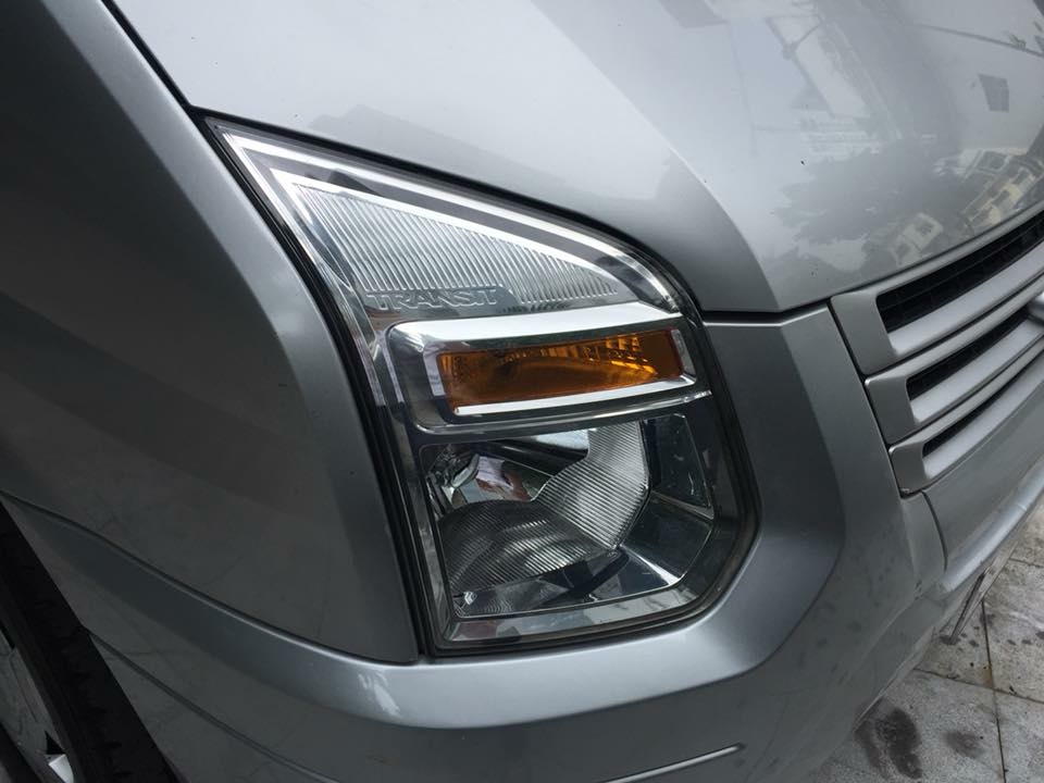 Bán Ford Transit 2017 máy dầu màu ghi bạc xe đi 2000 km
