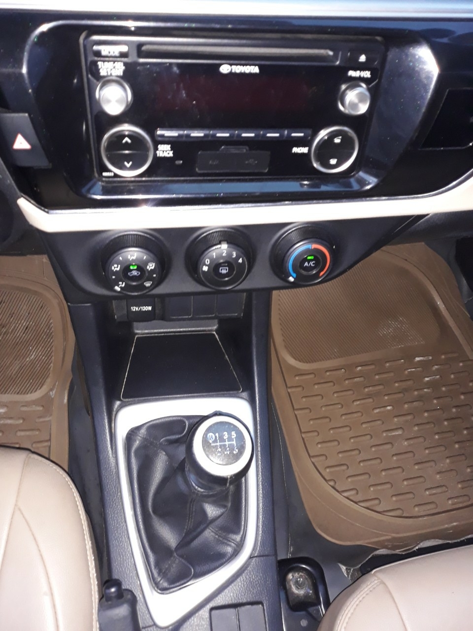 Toyota corolla Altis 1.8MT G 2014 màu bạc