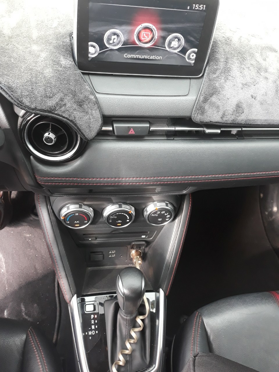 Mazda 2 1.5AT Hatchback 2016 màu đỏ
