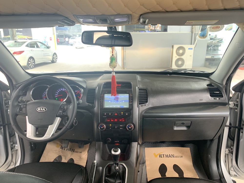 Bán Sorento 2.4MT 2012 Đăng ký 2013, màu bạc, giá TL, hổ trợ góp