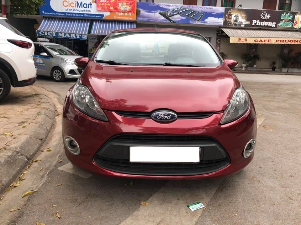 Cần bán xe Ford Fiesta 2012 số tự động màu đỏ chính chủ