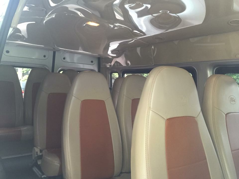 Bán Ford Transit 2017 máy dầu màu ghi bạc xe đi 2000 km