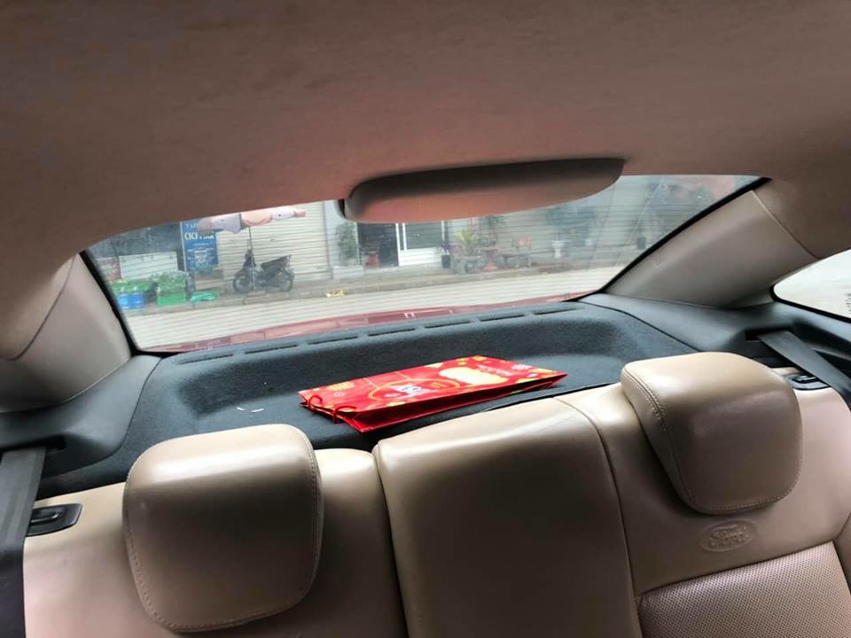 Cần bán xe Ford Fiesta 2012 số tự động màu đỏ chính chủ