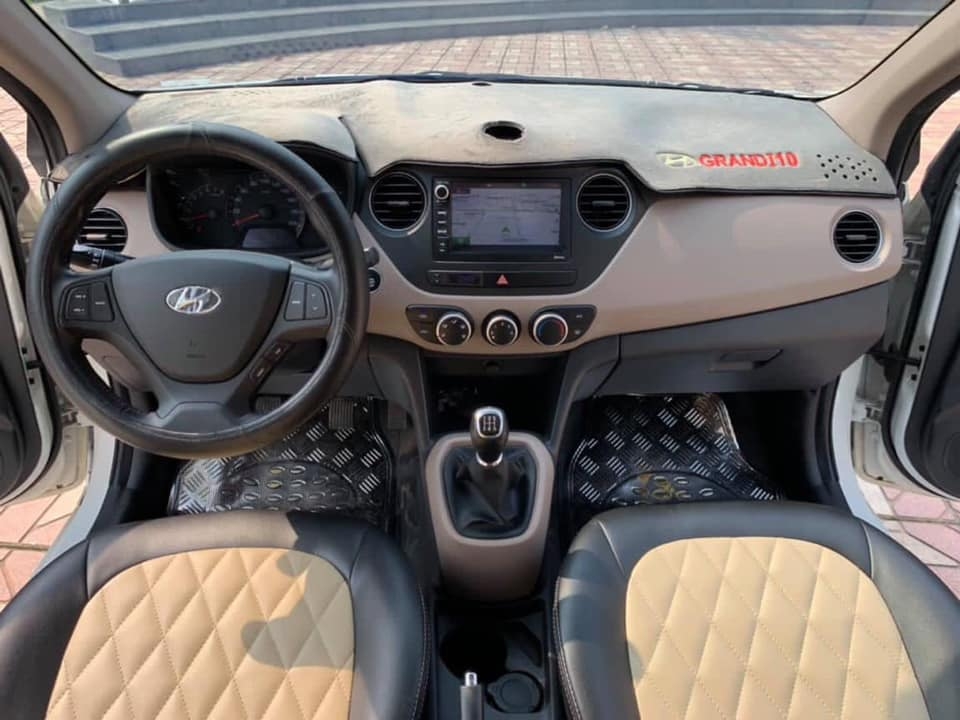 Bán xe Huyndai I10 sedan 1.2, số sàn, sản xuất 2018 màu trắng tinh