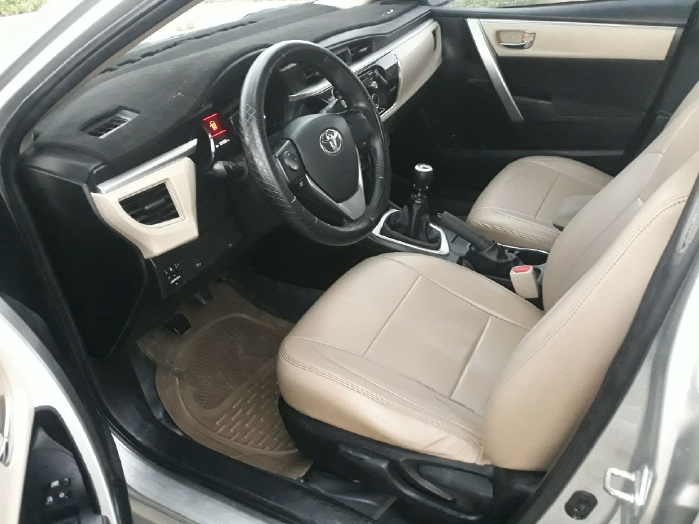 Toyota corolla Altis 1.8MT G 2014 màu bạc