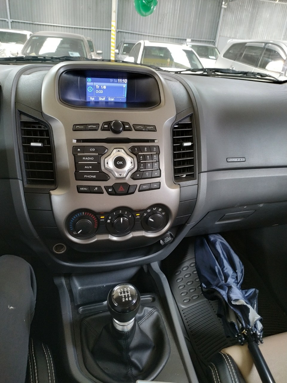 Bán Ford Ranger XLS 2.2MT màu vàng cát số sàn 1 cầu máy dầu nhập Thái 2014 biển Sài Gòn 1 chủ