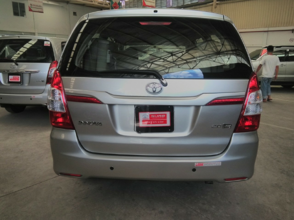 Bán Innova E đời 2015, số sàn màu bạc, xe đẹp giá hạt dẻ . Có hổ trợ trả góp