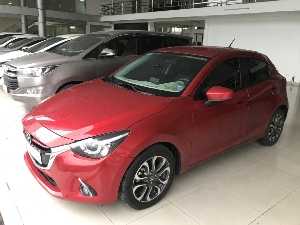 Bán Mazda 2 HB 1.5AT màu đỏ số tự động sản xuất 2016 một chủ bản 5 cửa cao cấp đi 32000km