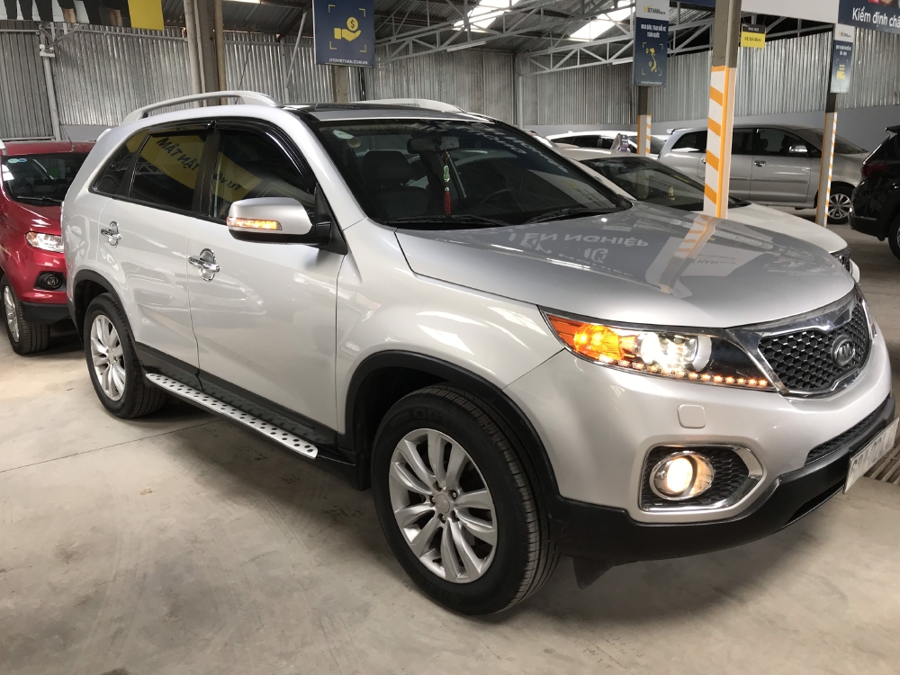 Bán Kia Sorento 2.4MT màu bạc số sàn 7 chỗ máy xăng sản xuất 2012 full options