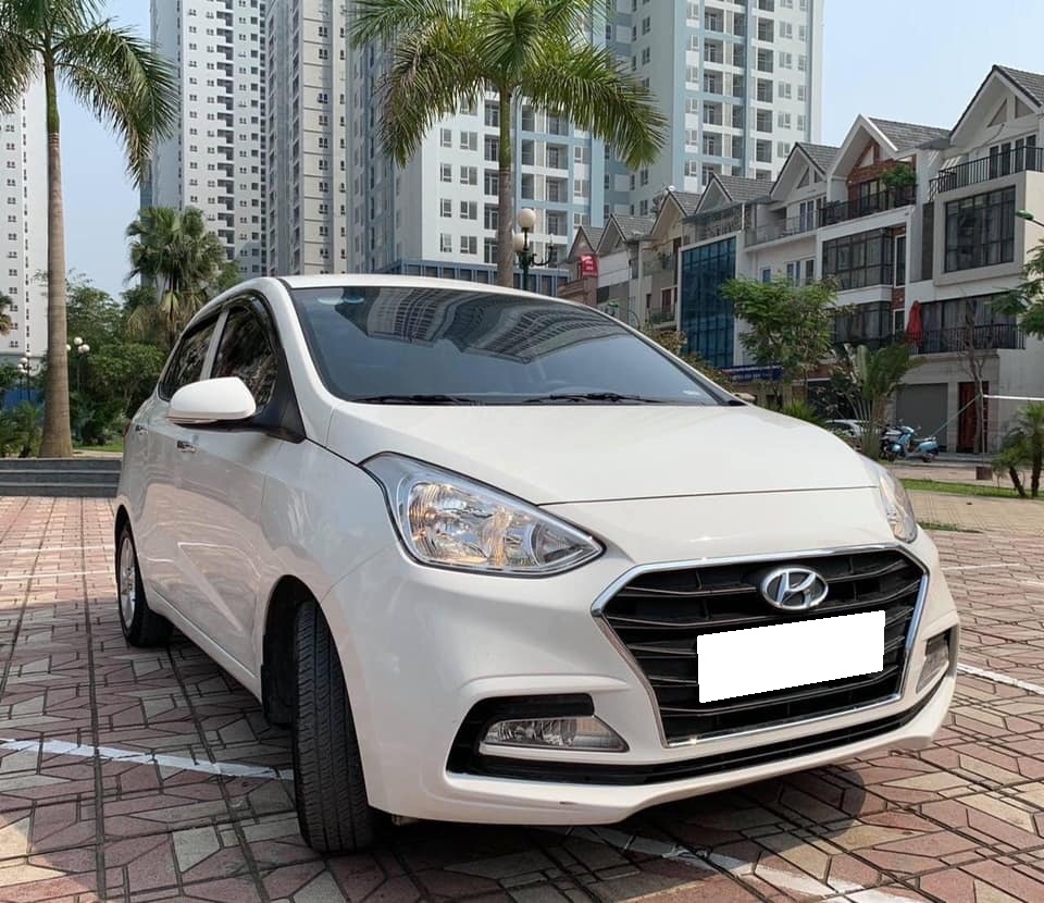Bán xe Huyndai I10 sedan 1.2, số sàn, sản xuất 2018 màu trắng tinh