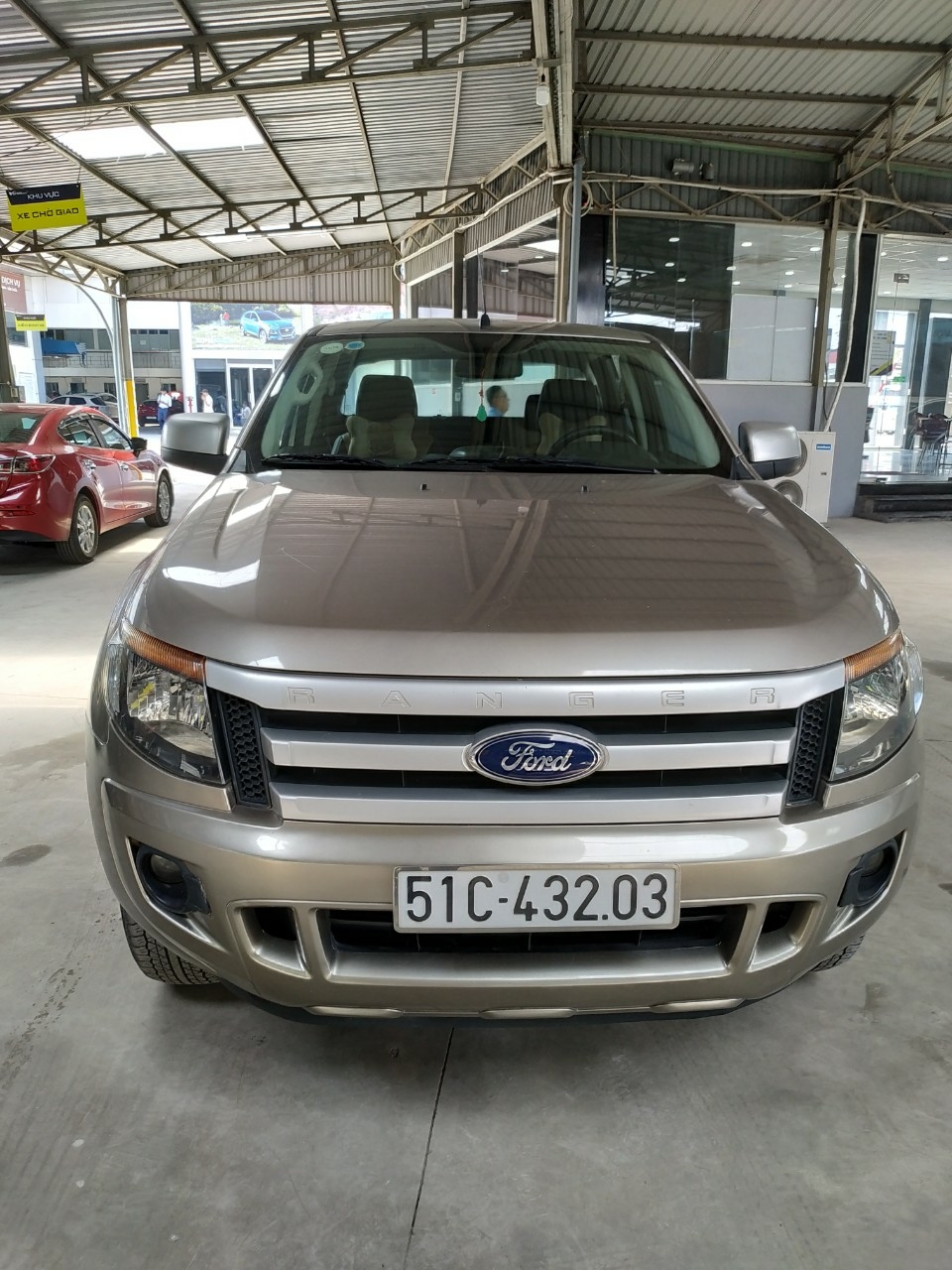 Bán Ford Ranger XLS 2.2MT màu vàng cát số sàn 1 cầu máy dầu nhập Thái 2014 biển Sài Gòn 1 chủ