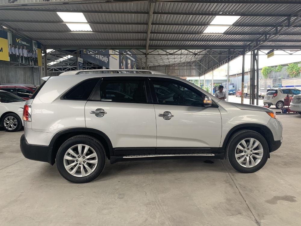 Bán Sorento 2.4MT 2012 Đăng ký 2013, màu bạc, giá TL, hổ trợ góp