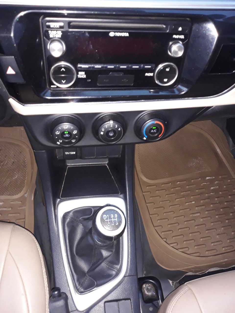 Bán Corolla Altis G 2014, màu bạc, đúng chất, giá TL, hổ trợ góp