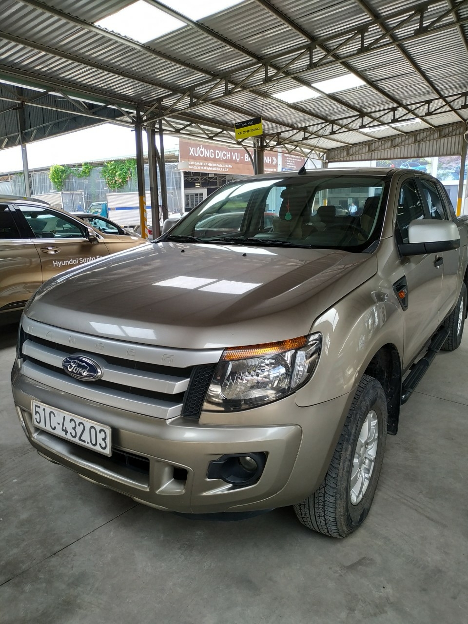 Bán Ford Ranger XLS 2.2MT màu vàng cát số sàn 1 cầu máy dầu nhập Thái 2014 biển Sài Gòn 1 chủ