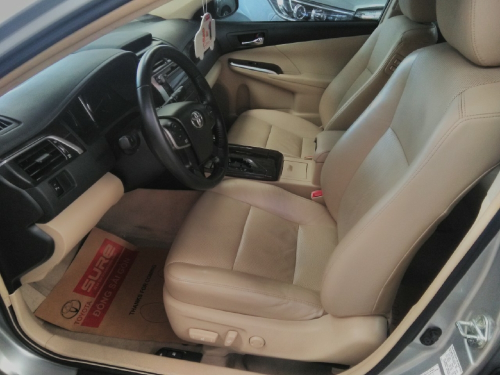 Bán Camry 2.0E đời 2015 màu bạc, xe đẹp sang chảnh có phụ kiện đi kèm nhé. Hổ trợ trả góp