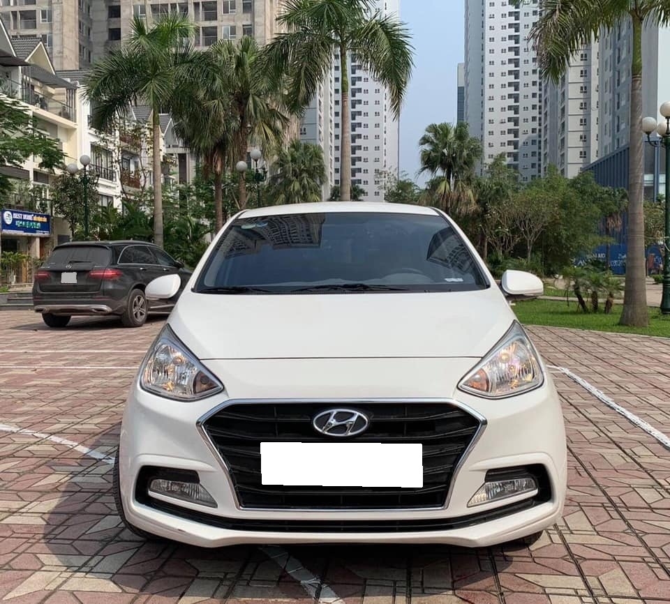 Bán xe Huyndai I10 sedan 1.2, số sàn, sản xuất 2018 màu trắng tinh