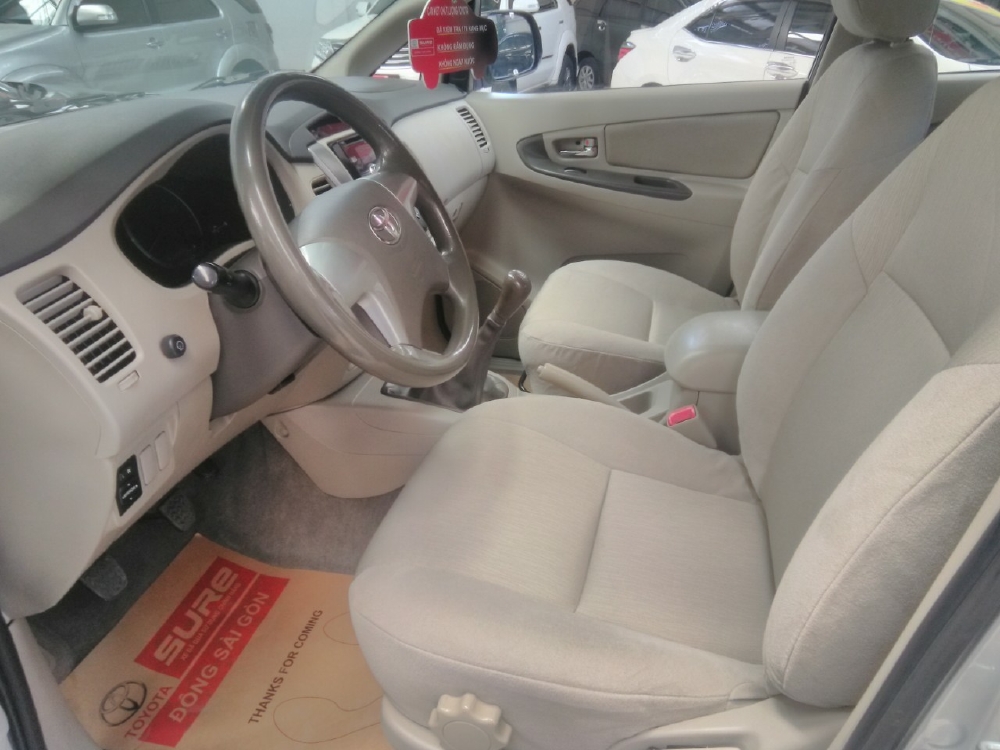 Bán Innova E đời 2015, số sàn màu bạc, xe đẹp giá hạt dẻ . Có hổ trợ trả góp