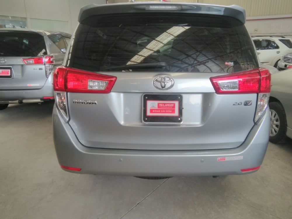 Bán Innova V đời 2017, màu bạc xe gia đình chạy nên còn rất mới, đi kèm phụ kiện. Có trả góp