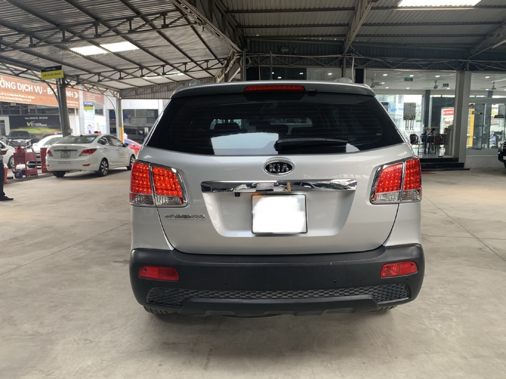 Bán Sorento 2.4MT 2012 Đăng ký 2013, màu bạc, giá TL, hổ trợ góp