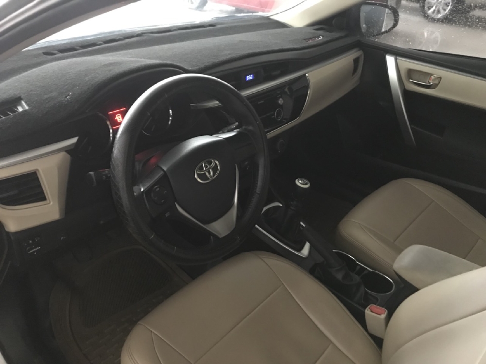 Bán Toyota Altis 1.8G màu bạc số sàn sản xuất 2014 mẫu mới xe đẹp