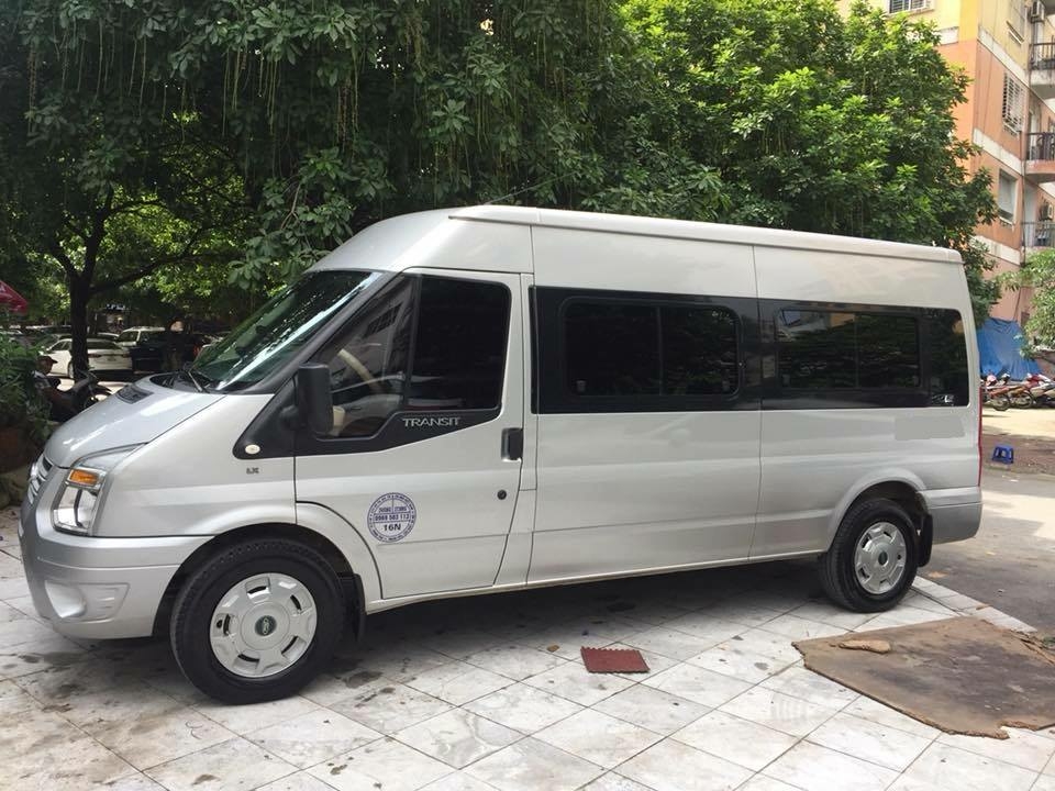 Bán Ford Transit 2017 máy dầu màu ghi bạc xe đi 2000 km