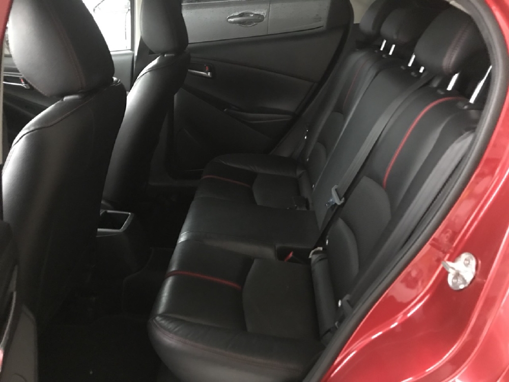 Bán Mazda 2 HB 1.5AT màu đỏ số tự động sản xuất 2016 một chủ bản 5 cửa cao cấp đi 32000km