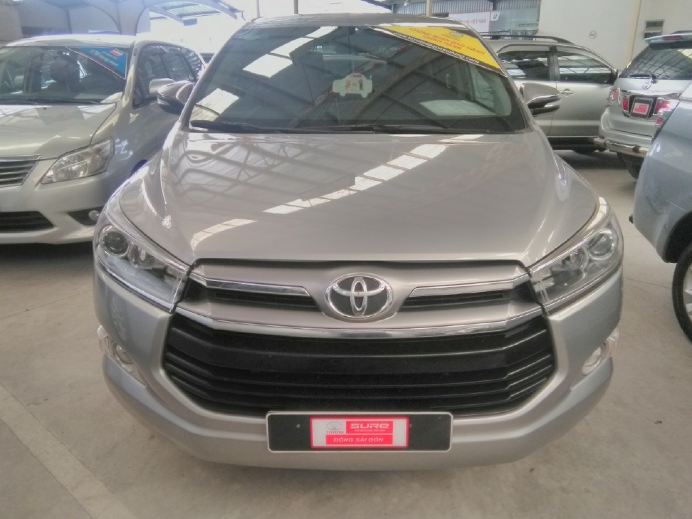 Bán Innova V đời 2017, màu bạc xe gia đình chạy nên còn rất mới, đi kèm phụ kiện. Có trả góp