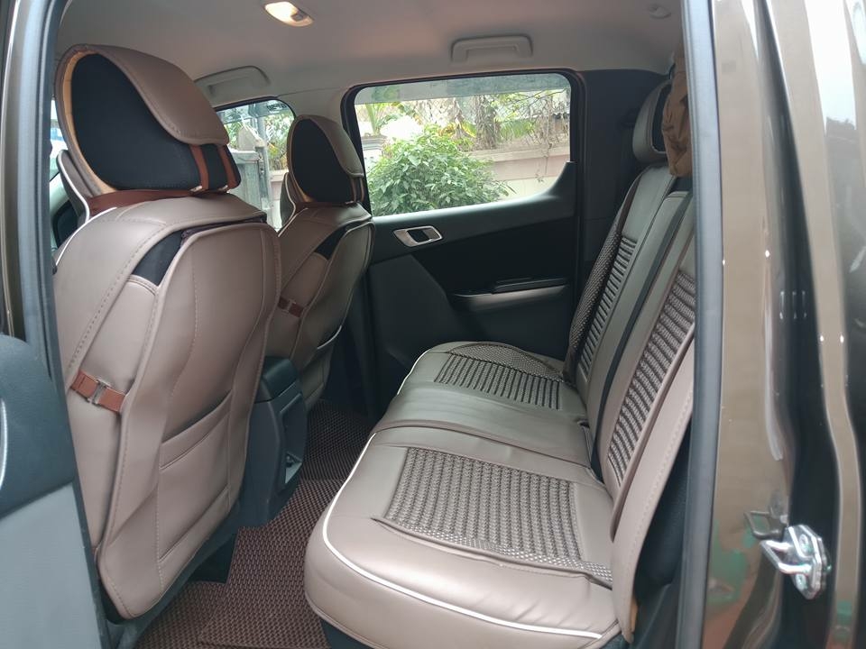 Bán xe cọp Mazda BT50 2017, số sàn, hai cầu, màu xám, gia đình dùng ít đi
