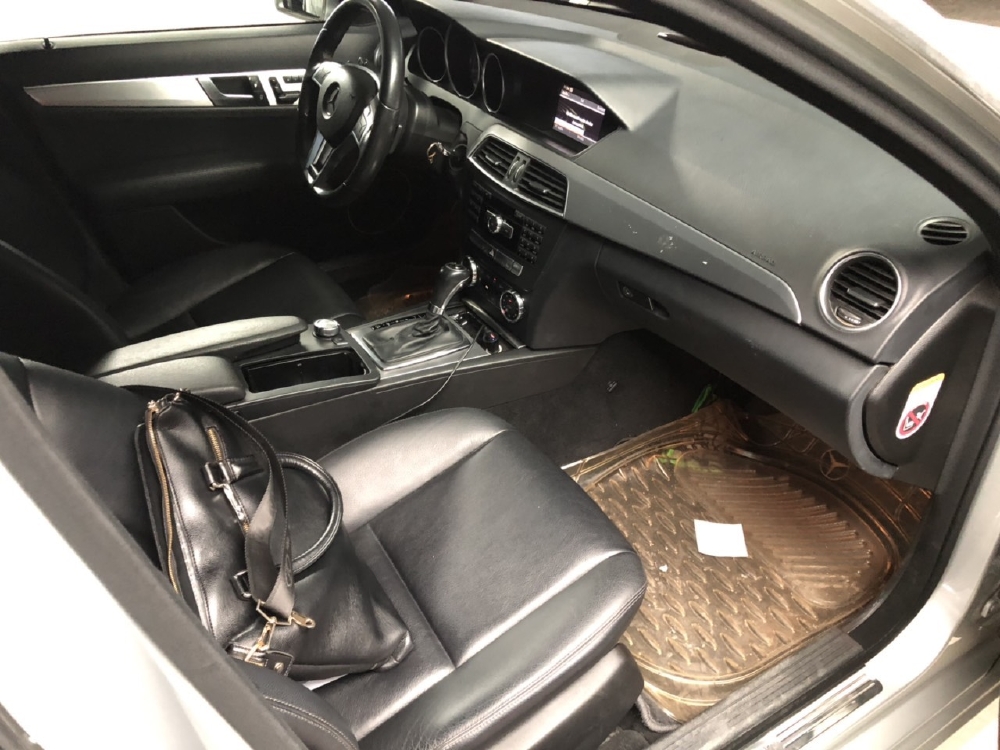 Bán C300 AMG 2011, màu bạc, đúng chất, biển TP, giá TL, hổ trợ góp