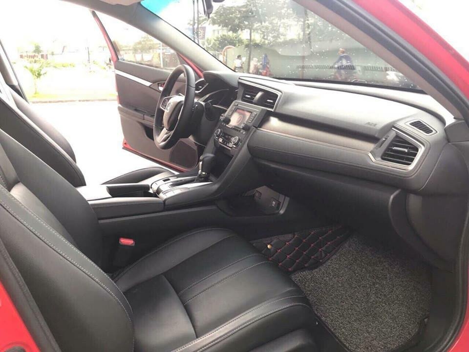 Bán Honda Civic 1.8 tự động màu đỏ 2018 nhập Thái xe đi 6000 km.